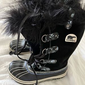 Sorel girls boots